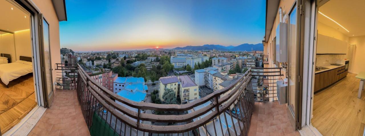شقة Attici Alba E Tramonto Ospedale E Vista بريشا المظهر الخارجي الصورة